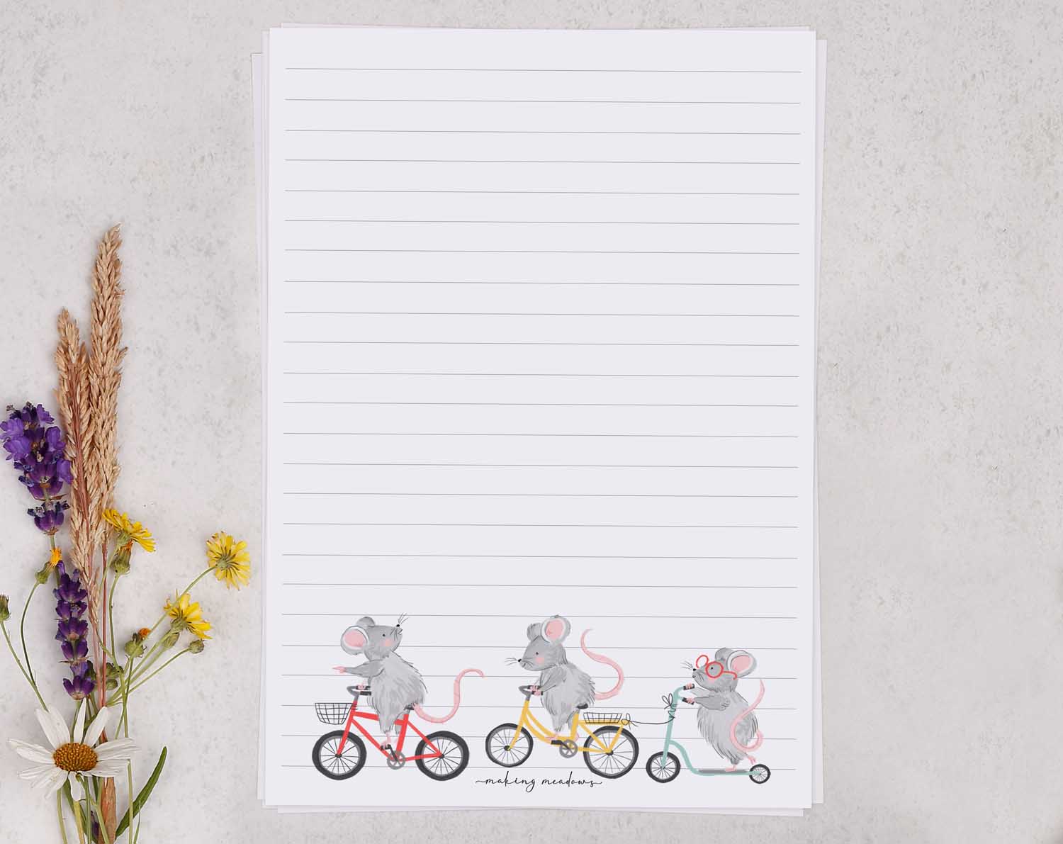 cute children's mouse A5 pink writing paper set comes with matching envelopes. 