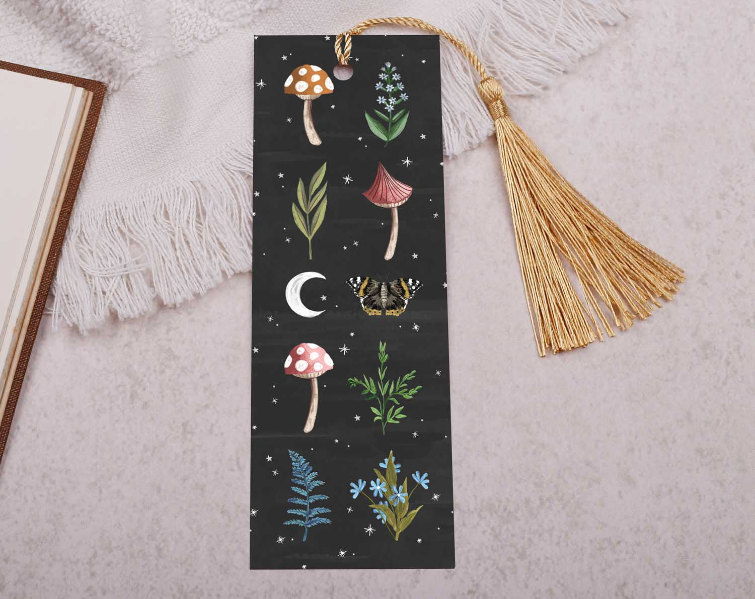 This beautiful paper bookmark is double sided. The main side features a celestial witchy pattern featuring the moon, ferns and mushrooms whilst the flip side shows a complimentary Beetlejuice monochrome pattern