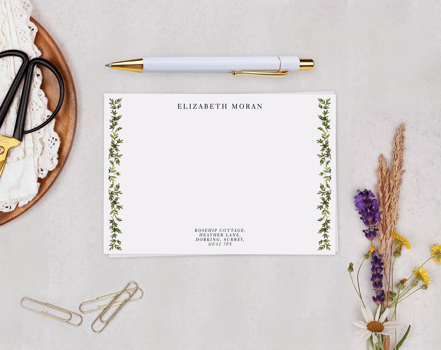 Greenery Personalised Note cards featuring a lush leafy design for elegant correspondence.