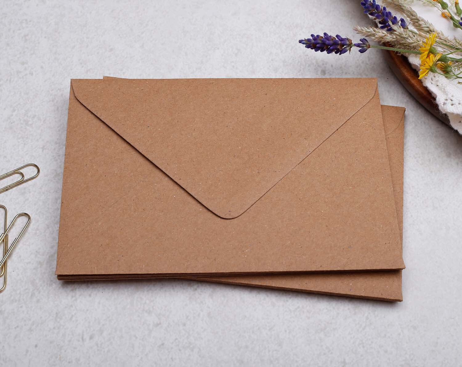 Poppy Personalised Note cards presented with kraft envelopes, ideal for sending heartfelt messages and thank you notes.