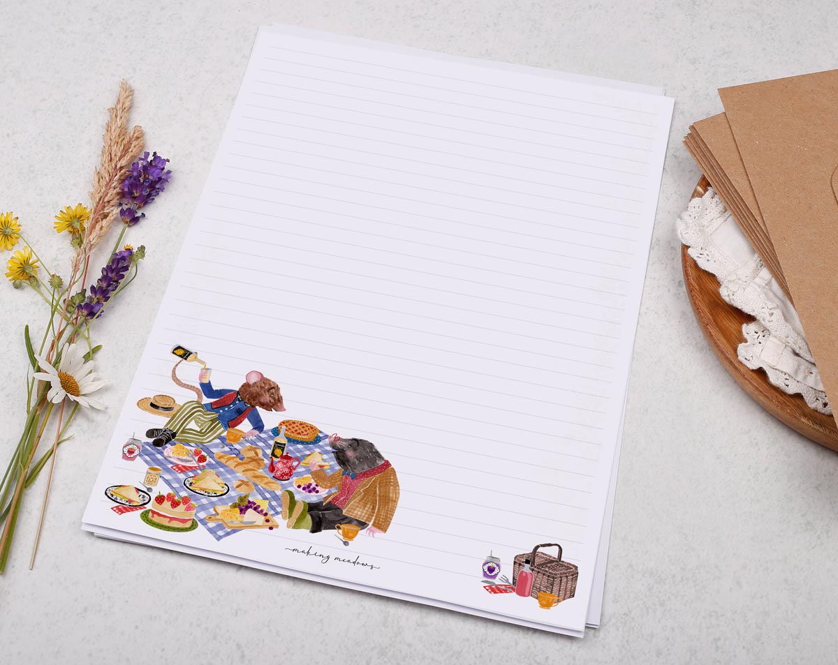 Classic A4 letter writing paper sheets with a beautiful illustration of wind in the willows characters, mole & rat.