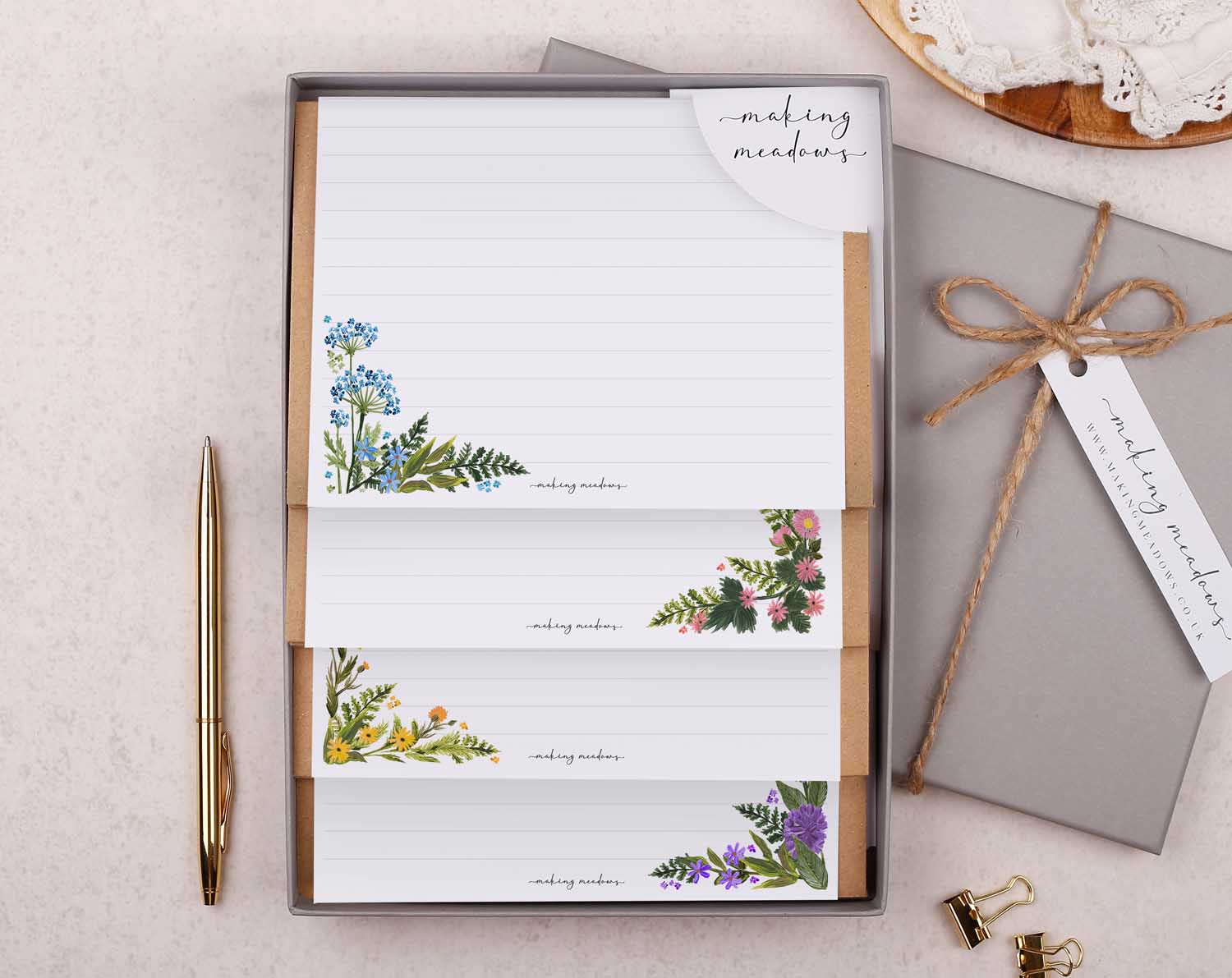 32 sheets of wild flowers design writing paper in a gift box set.