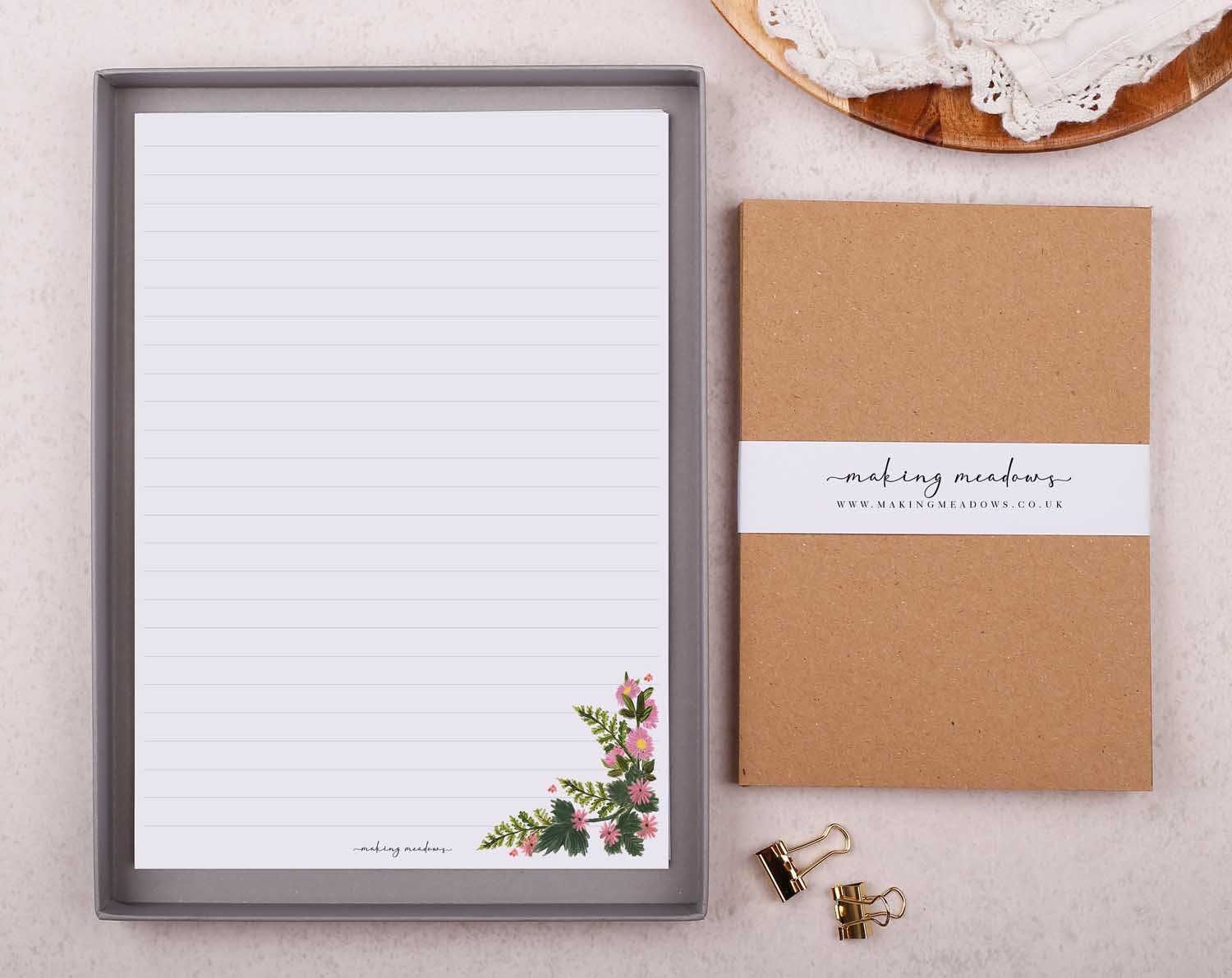 32 sheets of wild flowers design writing paper in a gift box set.