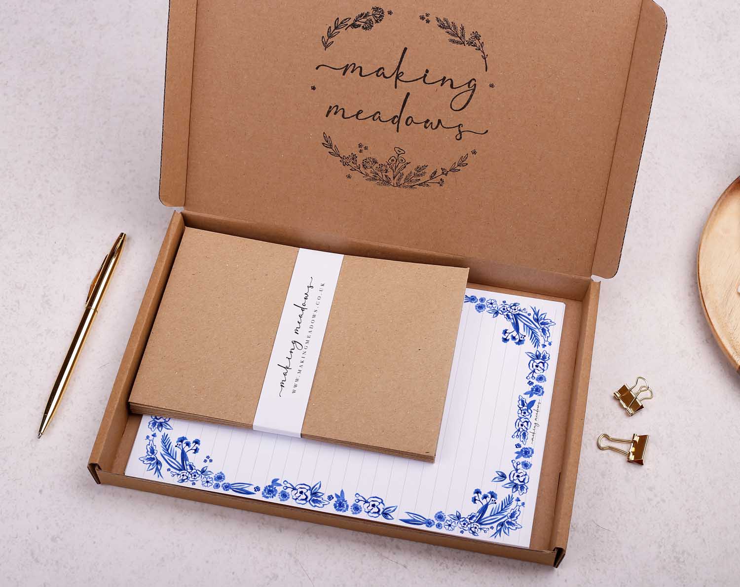 32 sheets of blue oriental design writing paper in a gift box set.